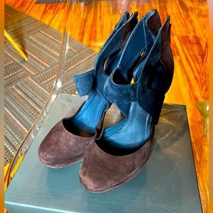 Seven for Mankind suede blue and brown pump